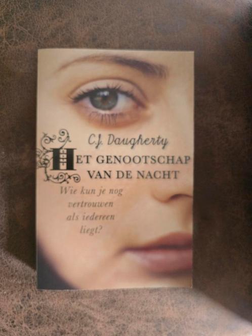 Christi Daugherty Het genootschap van de nacht young adult, Boeken, Kinderboeken | Jeugd | 13 jaar en ouder, Gelezen, Ophalen of Verzenden
