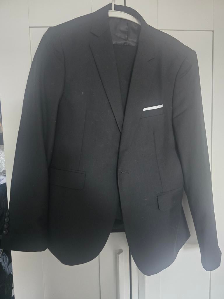 Zwarte nette pak / kostuum/ maat S, Kleding | Heren, Kostuums en Colberts, Ophalen of Verzenden, Zo goed als nieuw, Zwart
