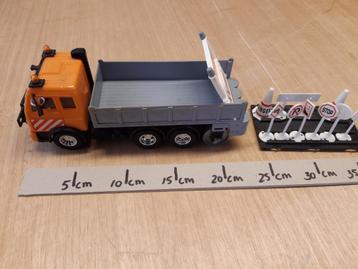 Werkwagen Onderhoudsauto PBS Oranje Verkeersborden Pionnen beschikbaar voor biedingen