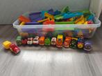 Toet toet bak met wegdelen incl. 13 auto's, Ophalen of Verzenden, Gebruikt, 2 tot 4 jaar