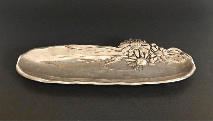 Art Nouveau schaaltje  met zonnebloemen. Tin, Antiek en Kunst, Antiek | Woonaccessoires, Ophalen of Verzenden
