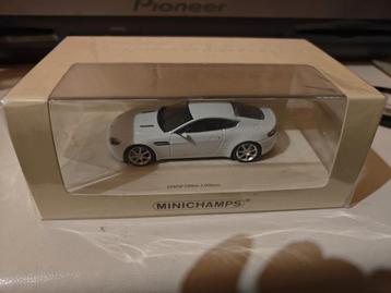 Minichamps Aston Martin V8 Vantage white edition 1/43 beschikbaar voor biedingen