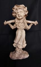 beeldje van een meisje met juk., Ophalen of Verzenden, Zo goed als nieuw