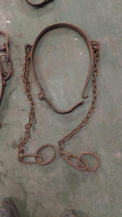 Antieke ijzeren koeienboeien met ketting, Antiek en Kunst, Antiek | Gereedschap en Instrumenten, Ophalen of Verzenden
