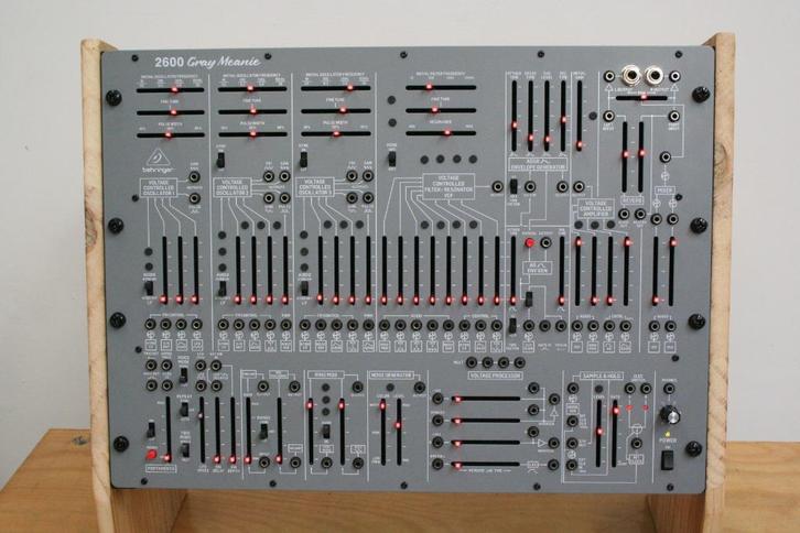 Behringer Arp 2600 Gray Meanie, Muziek en Instrumenten, Synthesizers, Zo goed als nieuw, Overige aantallen, Overige merken, Met midi-aansluiting