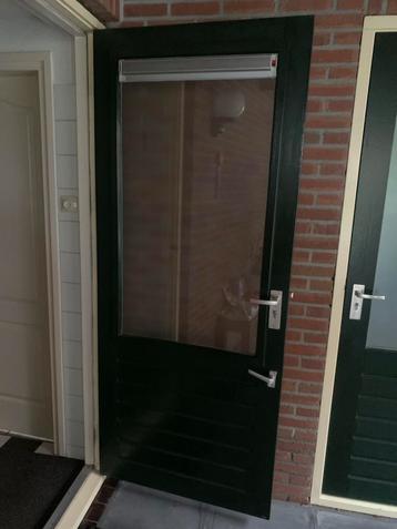 Mooie Buitendeur/Achterdeur hardhout dubbelglas met kozijn beschikbaar voor biedingen