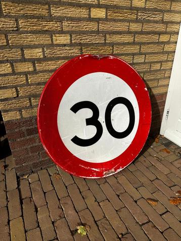 Verkeersbord 30 beschikbaar voor biedingen