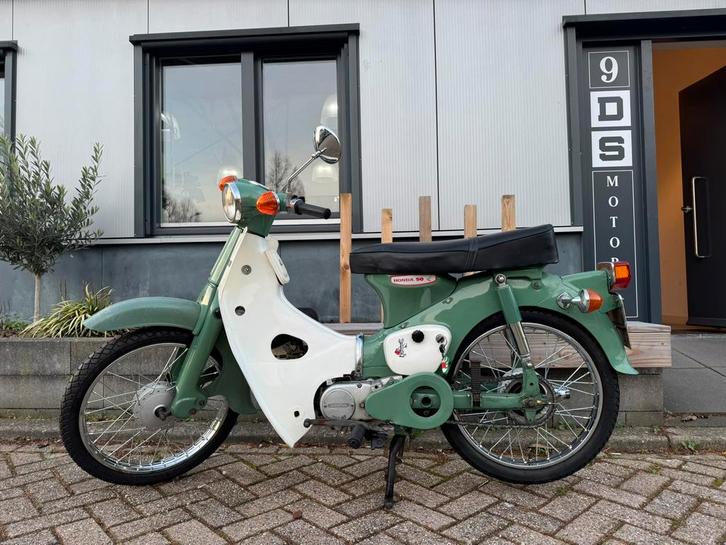 Honda c50 uit 1977 in super nette staat, Fietsen en Brommers, Brommers | Oldtimers, Overige merken, Maximaal 45 km/u, Ophalen