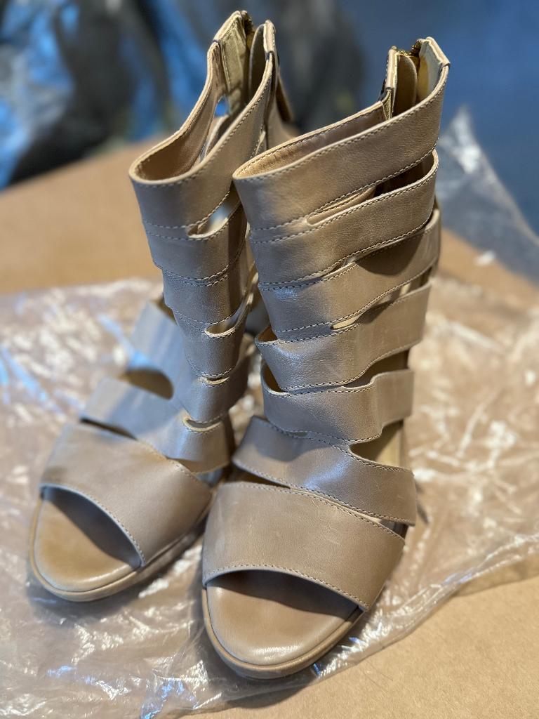 Beige Gladiator sandalen met blokhak maat 38, Verzenden, Beige, Sandalen of Muiltjes, Zo goed als nieuw
