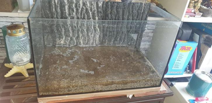 Aquarium met veel toebehoren.
EINDE HOBBY, Dieren en Toebehoren, Vissen | Aquaria en Toebehoren, Zo goed als nieuw, Ophalen