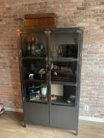 Vitrine kast Gigameubel, Ophalen, Zo goed als nieuw, Metaal, 150 tot 200 cm