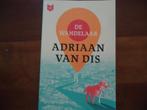 Adriaan van Dis - De wandelaar, Adriaan van Dis, Ophalen of Verzenden, Zo goed als nieuw, Nederland