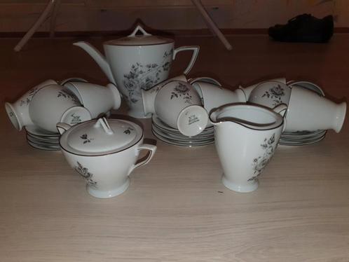Vintage Jarolina servies zwarte rozen roos, Antiek en Kunst, Antiek | Servies compleet, Ophalen of Verzenden