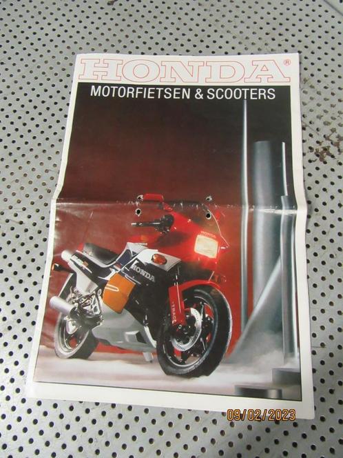 Honda Mod.1985 kleurenfolder Reclame Advertentie o.a. NS400R, Verzamelen, Automerken, Motoren en Formule 1, Gebruikt, Motoren