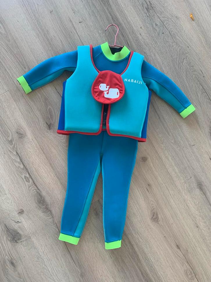 Wetsuit maat 96/102 en Zwemvest Nabaiji Maat S, Kinderen en Baby's, Kinderkleding | Kinder-zwemkleding, Zo goed als nieuw, Zwem-accessoire