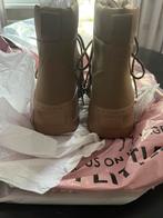 Nieuwe boots maat 39 van Pretty Little Thing, Ophalen, Nieuw, Beige, Lage of Enkellaarzen