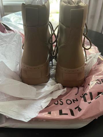 Nieuwe boots maat 39 van Pretty Little Thing beschikbaar voor biedingen