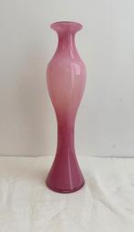 Grote vintage roze glazen vaas opaline 50 cm hoog, Overige kleuren, 50 tot 75 cm, Ophalen of Verzenden, Glas