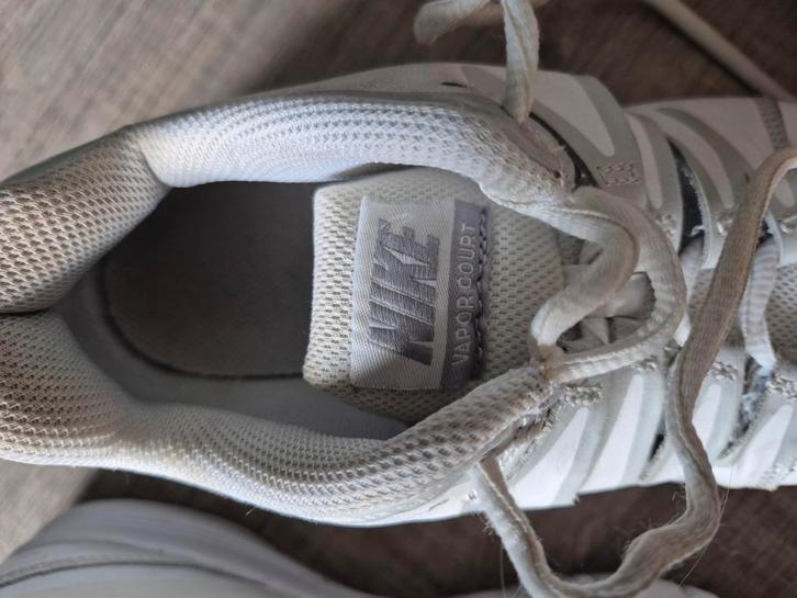 Binnenschoenen, sportschoenen, Kleding | Dames, Schoenen, Zo goed als nieuw, Sportschoenen, Wit, Ophalen of Verzenden