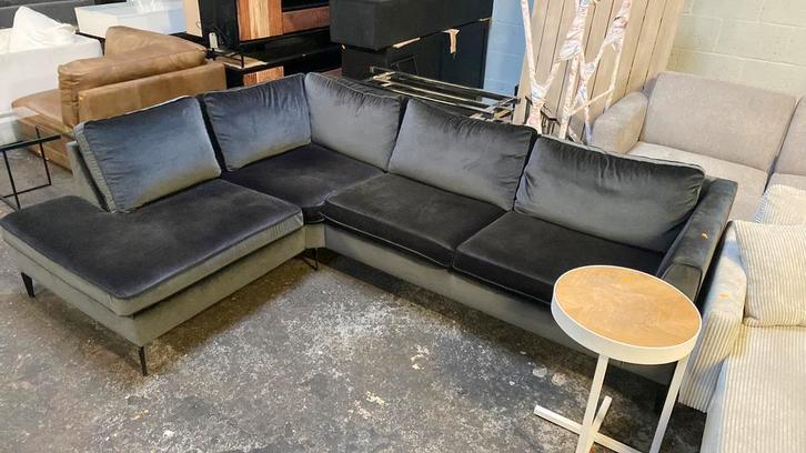 Hoekbanken opruiming bij The Outlet Factory en The Vintage, Huis en Inrichting, Banken | Complete zithoeken, Zo goed als nieuw