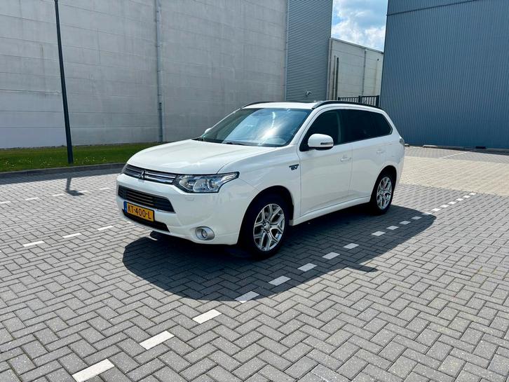 Mitsubishi Outlander Instyle+ 2015 nieuwe apk, Auto's, Mitsubishi, Particulier, Outlander, 4x4, ABS, Achteruitrijcamera, Adaptieve lichten