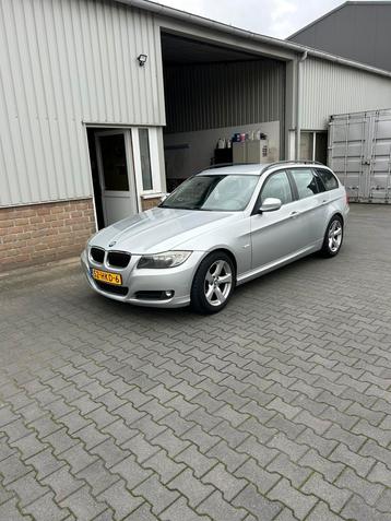 BMW 3-Serie 2.0 318 I Touring 105KW AUT 2009 Grijs beschikbaar voor biedingen