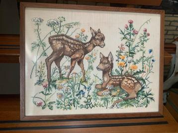 Mooie geborduurde Bambie,s 52 bij 41 cm in mooie lijst  beschikbaar voor biedingen