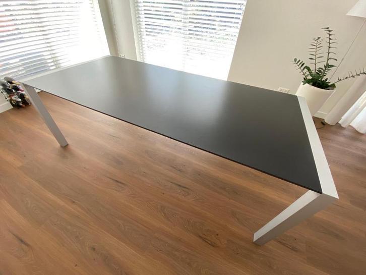 Kristalia Sushi zwarte eettafel 220 x 100 cm Alucompact, Huis en Inrichting, Tafels | Eettafels, Gebruikt, 100 tot 150 cm, 200 cm of meer