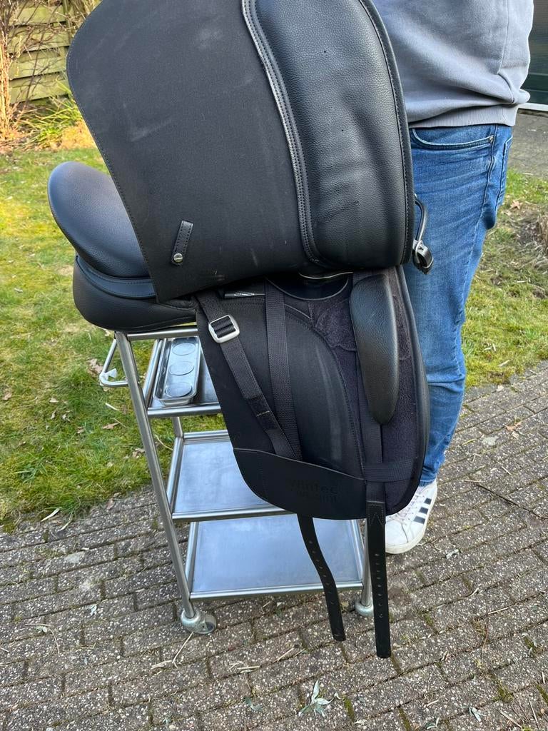 Wintec caire 500 17 inch, Dieren en Toebehoren, Paarden en Pony's | Zadels, Ophalen of Verzenden, Zo goed als nieuw, Dressuur
