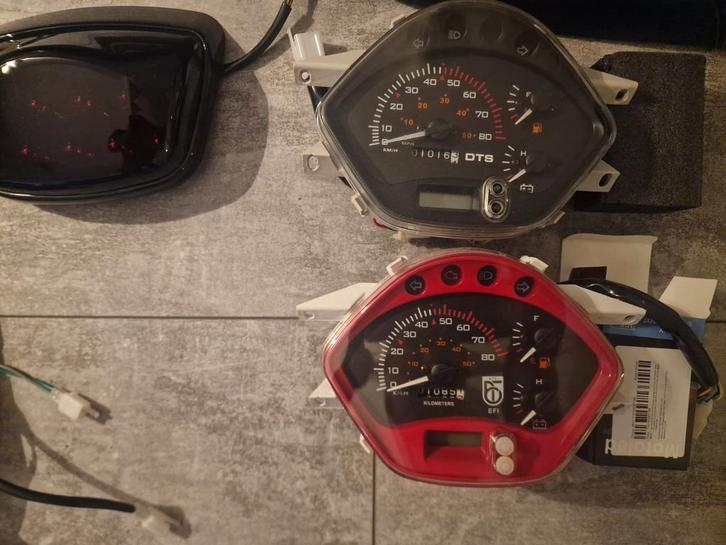 Onderdelen vespa look, la souris, btc, capri,senzo, enz, Fietsen en Brommers, Brommeronderdelen | Scooters, Zo goed als nieuw