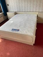 2 Persoons vintage bed  nachtkastjes en kaptafel zgan matras, Verzenden, Zo goed als nieuw, Tweepersoons