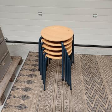 5 x schoolkrukken school atelier werkplaats krukken  beschikbaar voor biedingen