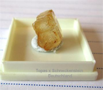 Topaas steen - Schneckenstein micromount beschikbaar voor biedingen