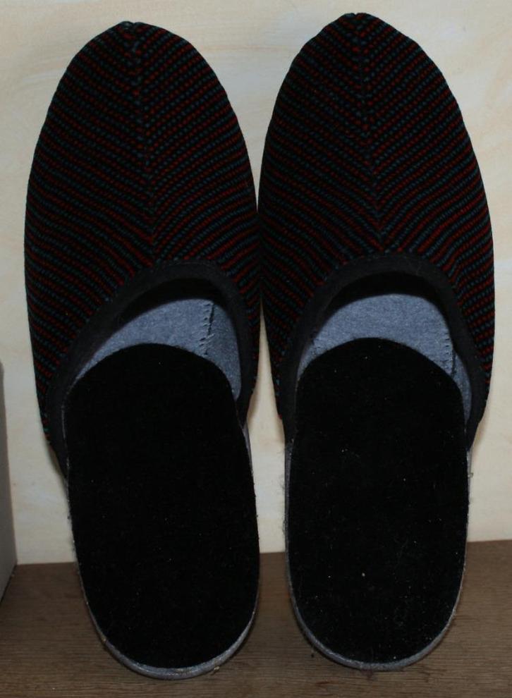 Muiltjes, blauw/rood fluweel, grijze zolen M38 ** NIEUW **, Kleding | Dames, Schoenen, Nieuw, Sandalen of Muiltjes, Blauw, Ophalen of Verzenden