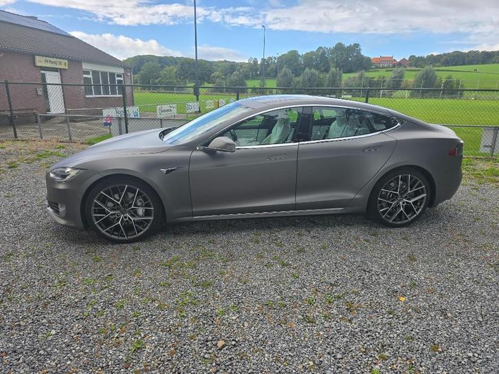 Mooie Tesla Model S met 21" velgen Mat grijs wrapped, Auto's, Tesla, Particulier, Model S, Elektrisch, Hatchback, Automaat, Origineel Nederlands
