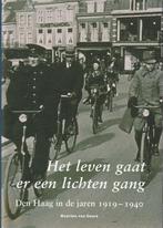 Het leven gaat er een lichten gang Den Haag in de jaren 1919, Boeken, Geschiedenis | Stad en Regio, Nieuw, Maarten van Doorn, Ophalen of Verzenden