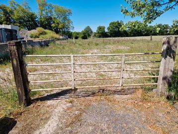 Landhek met 2 bielzen  beschikbaar voor biedingen