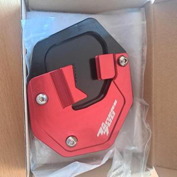 Rood Aluminium standaard pad beschikbaar voor biedingen