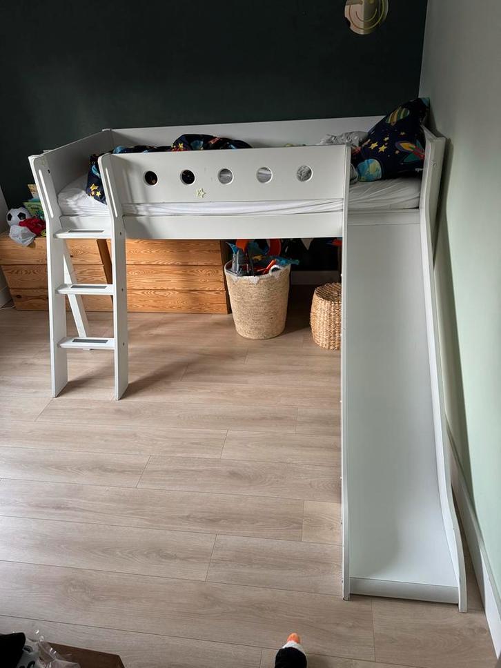 Flexa Classic halfhoogslaper met rechte ladder en glijbaan, Kinderen en Baby's, Kinderkamer | Stapelbedden en Hoogslapers, Gebruikt