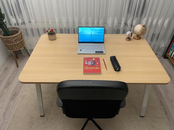 Stevige Bureaus/Kantoortafels 140x90 / tafel, Huis en Inrichting, Tafels | Eettafels, Gebruikt, 100 tot 150 cm, 50 tot 100 cm