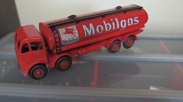 Onbespeelde Foden nr. 504 Mobilgas Tanker uit 1952 beschikbaar voor biedingen