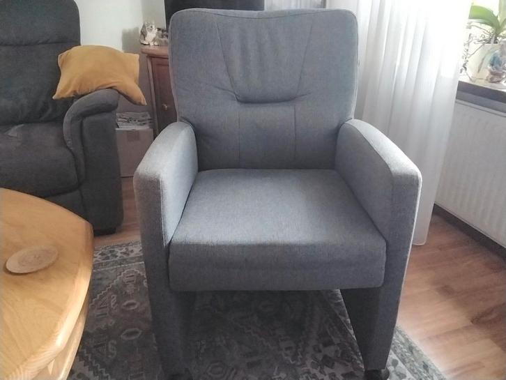 3 Stoelen op Wieltjes - Zo Goed Als Nieuw!, Huis en Inrichting, Stoelen, Zo goed als nieuw, Drie, Stof, Grijs, Ophalen