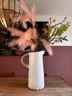 Robuuste decoratieve vaas / kan, Huis en Inrichting, Woonaccessoires | Vazen, Gebruikt, Wit, Aardewerk of Porselein, Ophalen of Verzenden