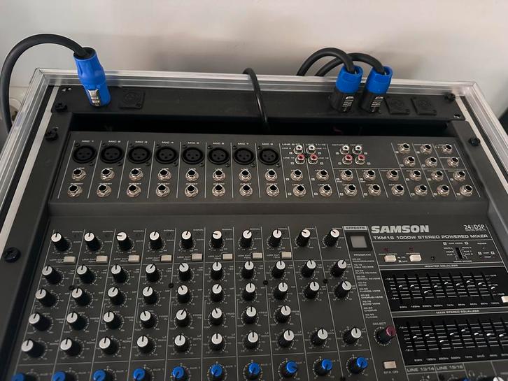 Samson TMX16 Powered Mixer - 1000W incl.flightcase en boxen, Muziek en Instrumenten, Mengpanelen, Gebruikt, 10 tot 20 kanalen