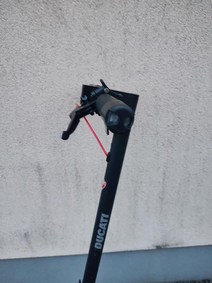 Ducati Pro Step Elektrische Step met lader, Fietsen en Brommers, Overige Fietsen en Brommers, Gebruikt, Ophalen