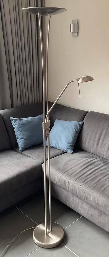 Staande lamp met leeslamp beschikbaar voor biedingen