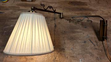 Prachtige retro-lamp met draaiarm en stoffen knikkap beschikbaar voor biedingen