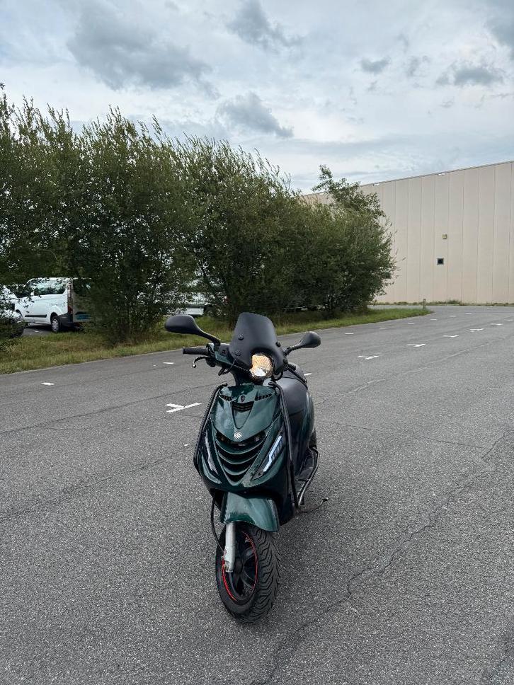 Piaggio Zip Scooter - 2021 - Laag Km - Jaguar Groen, Fietsen en Brommers, Scooters | Piaggio, Zo goed als nieuw, Zip, Maximaal 25 km/u