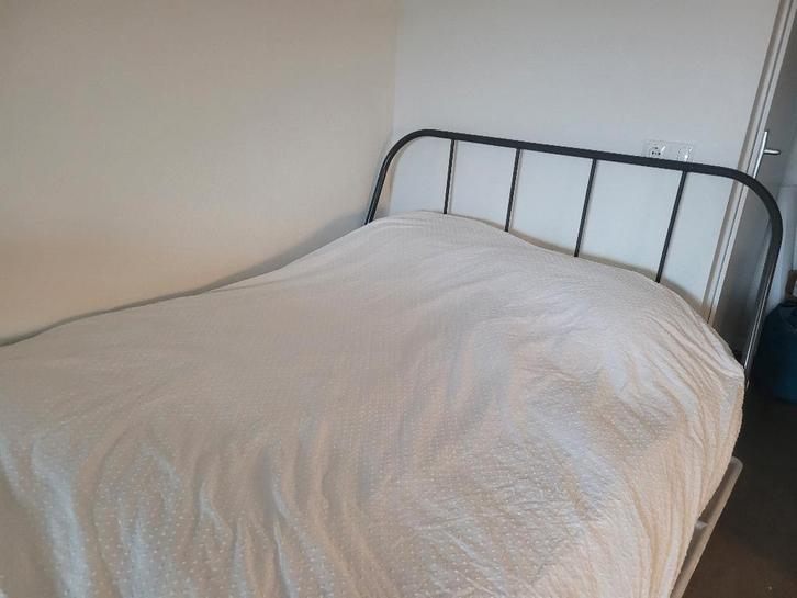 Tweepersoons bedframe Ikea, Huis en Inrichting, Slaapkamer | Bedden, Gebruikt, Tweepersoons, 140 cm, 200 cm, Metaal, Grijs, Ophalen