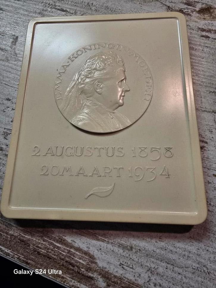 Emma koningin 1858/1934 Bakeliet, Verzamelen, Koninklijk Huis en Royalty, Ophalen